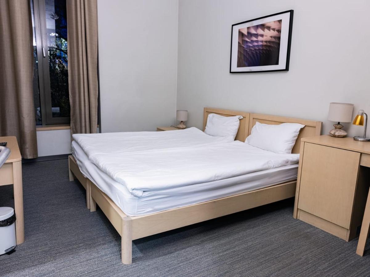 Zaliasis Slenis - Self Check-In Hotel - Free Parking Aukstkiemiai Exterior photo