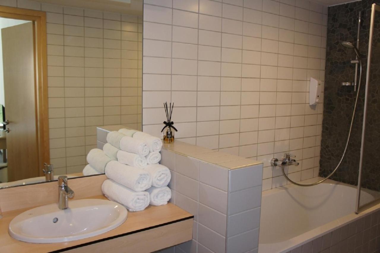 Zaliasis Slenis - Self Check-In Hotel - Free Parking Aukstkiemiai Exterior photo
