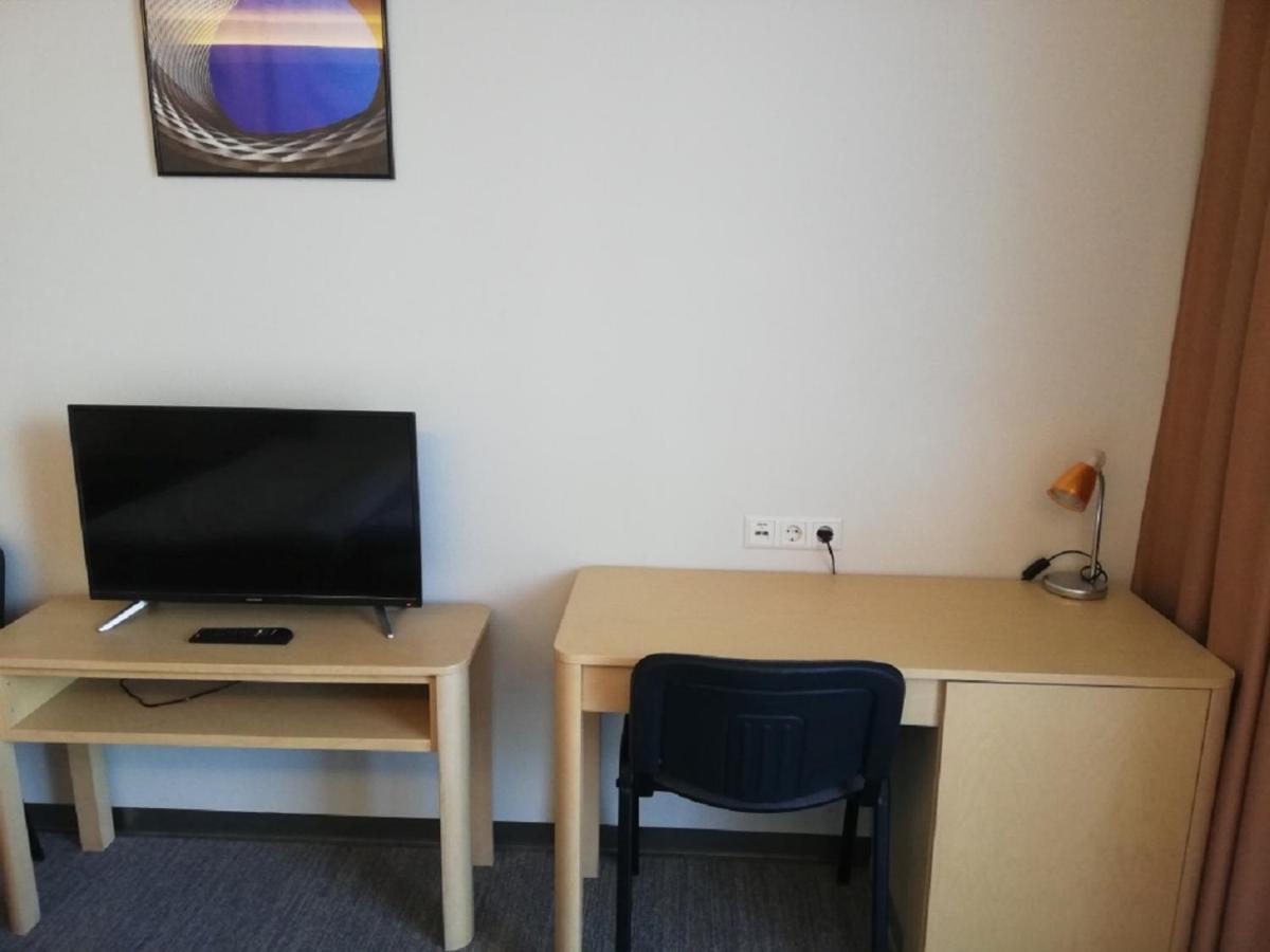 Zaliasis Slenis - Self Check-In Hotel - Free Parking Aukstkiemiai Exterior photo